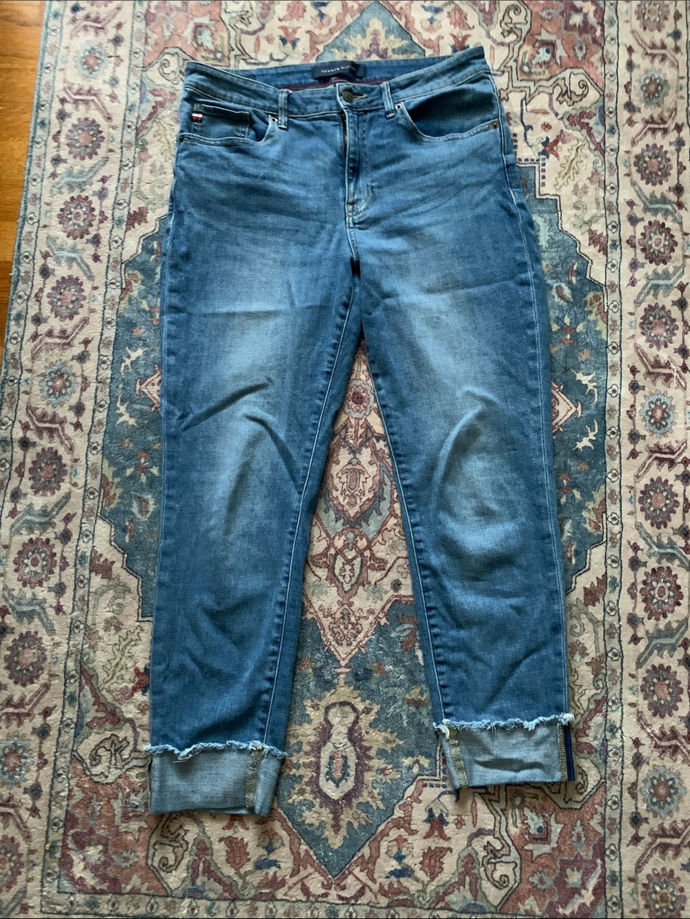 Tommy Hilfiger Ankle Crop Jeans in Medium Blue Wash